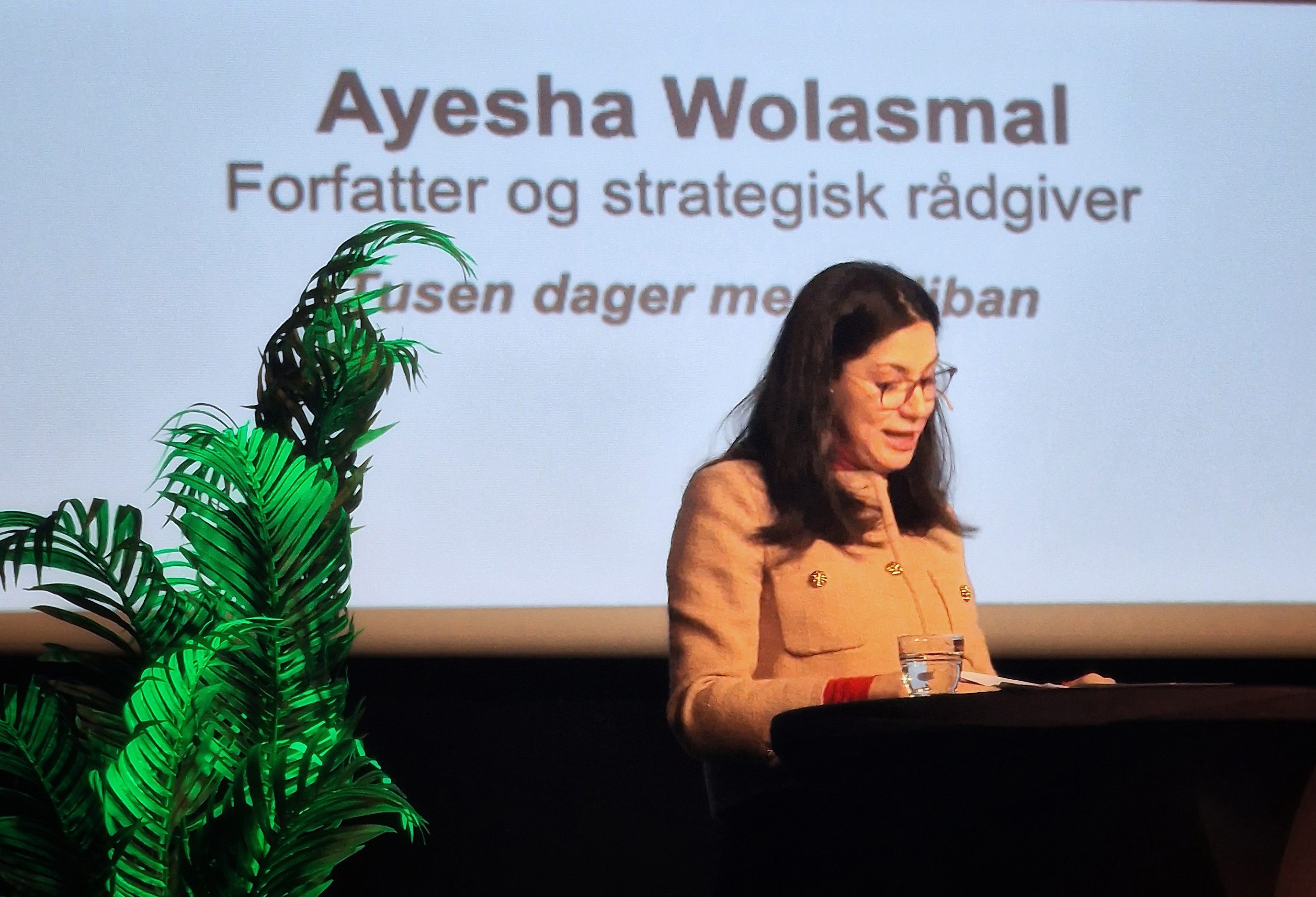 Ayesha Wolasmal på Flyktningkonferansen singelbilde.jpg