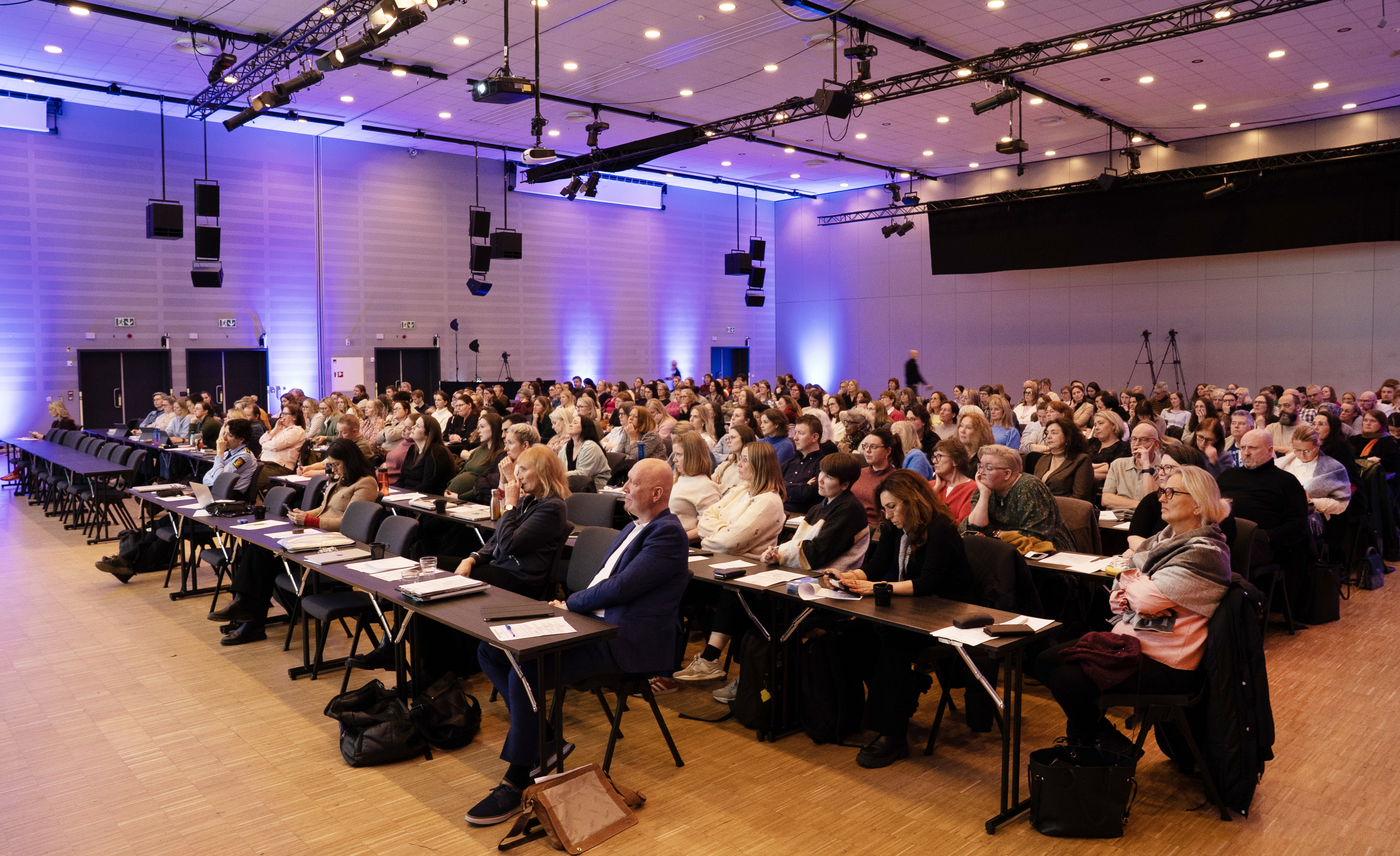 Bilde av salen Flyktningkonferansen 2025.jpg